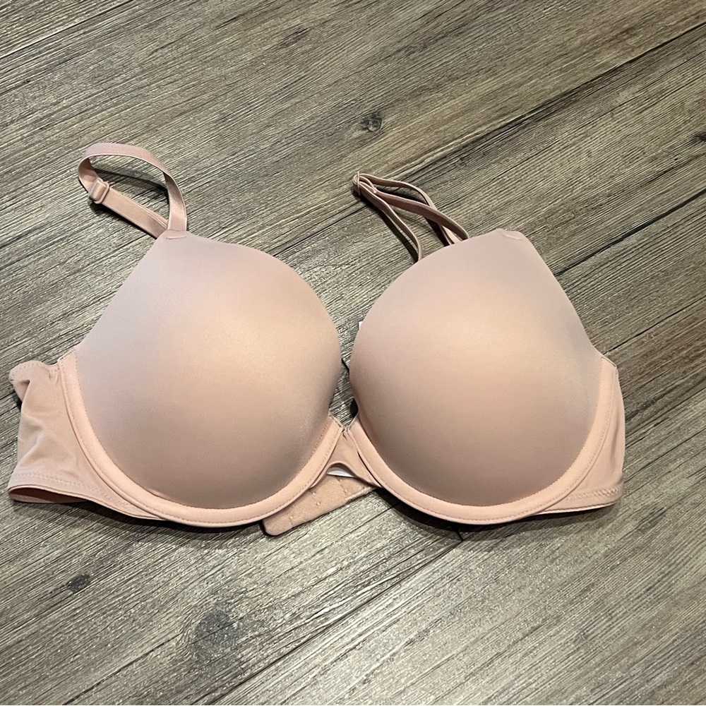 NWT Pink by Victoria’s Secret bra